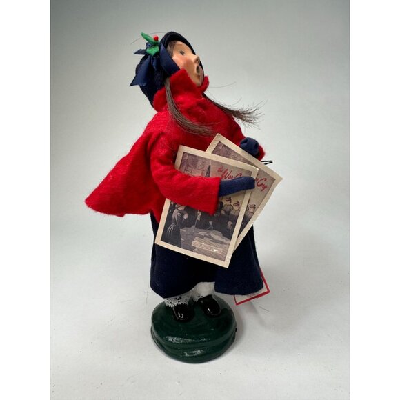 Byers' Choice 1995 Salvation Army Caroler Girl with War Cries Newspapers Bright - Picture 3 of 16